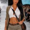 Chiara Petrova, affascinante escort lusso a Foggia, sfilata moda