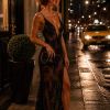 Maddy Petrauska escort lusso Novara, aspettando il taxi