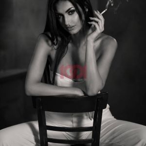 Chiara Petrova, affascinante escort lusso a Foggia, sexy hot eyes